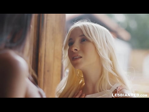 ❤️ Chica vuelve a casa unos meses después y acaba comiéndole el coño a su madrastra Porno ruso en es.ixiporn.ru ❌️